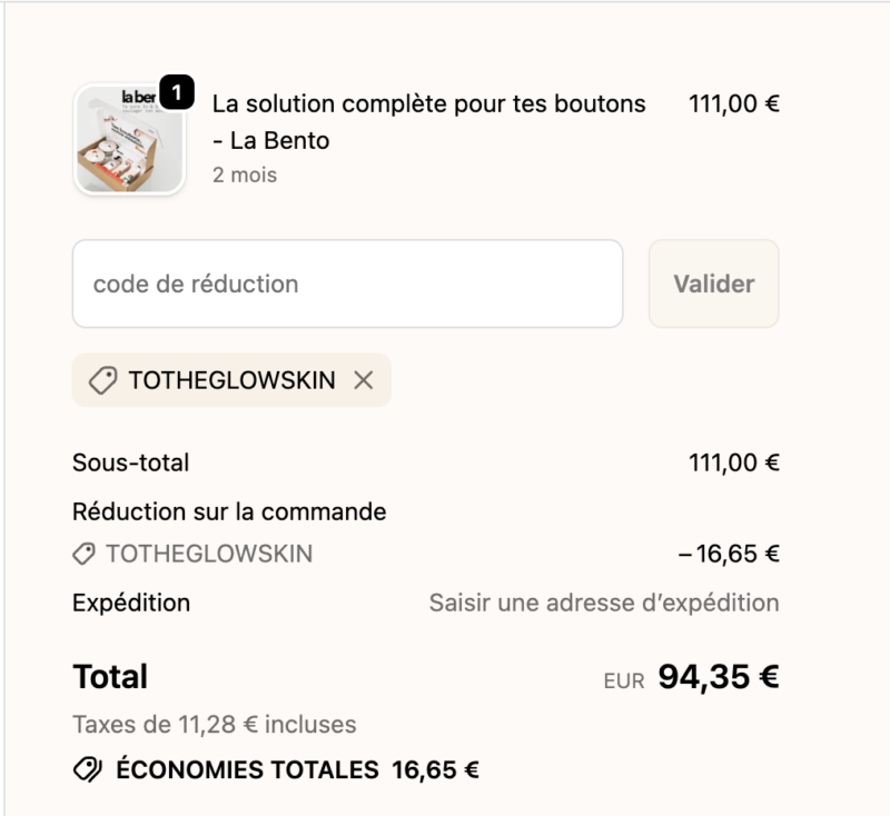 Exemple d’application du code promo TOTHEGLOWSKIN sur le site SKIN&OUT – réduction de 15 % appliquée sur la Bento anti-acné, passant le total de 111 € à 94,35 €