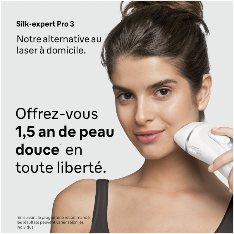 femme utilisant un épilateur IPL Braun Silk expert Pro 3 pour une épilation à domicile